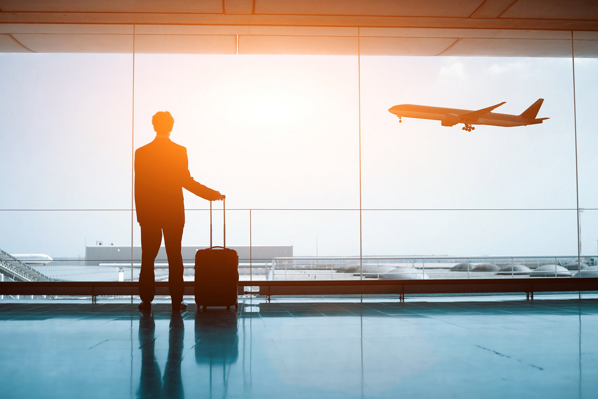 Mann am Flughafen